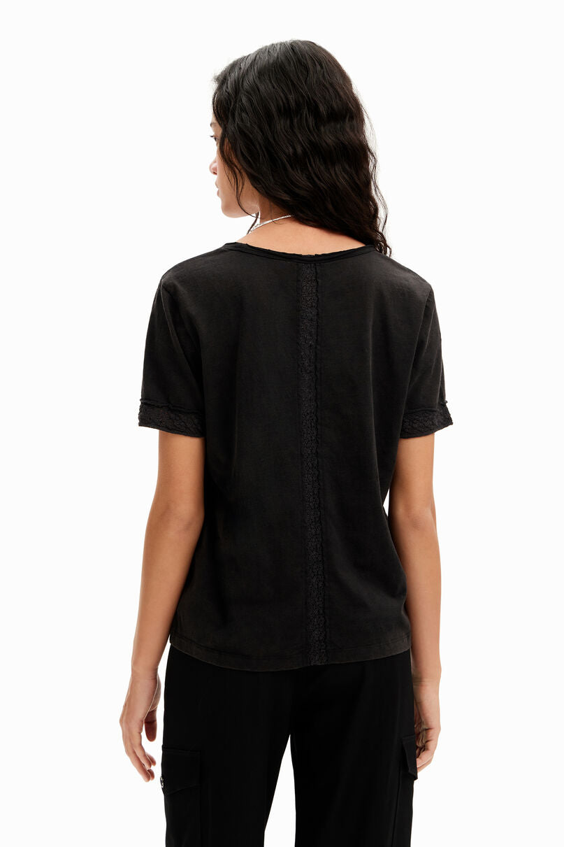 Openwork V-neck T-shirt